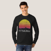 Retro Pennsylvania Pittsburgh Skyline Vintage Urba T-Shirt (Vorne ganz)
