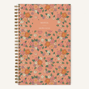 Retro-Pfirsich-Blumenmuster mit personalisiertem N Notizblock