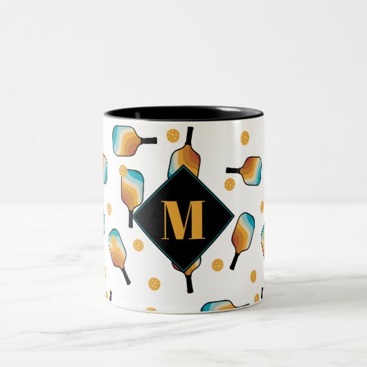 Retro-Pickleball-Paddle und Ball-Muster-Monogramm Zweifarbige Tasse (Mittel)