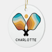 Retro Pickleball Paddles & Ball Individuelle Name Keramik Ornament (Links)