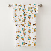 Retro Pickleball Paddles & Ball Pattern Badhandtuch Set (Insitu)