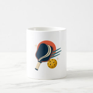 Retro-Pickleball-Schläger und goldener Ball Kaffeetasse