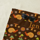 Retro-Pilze & Schnecken Cocktailcore Personalisier Strandtuch (Beispiel)