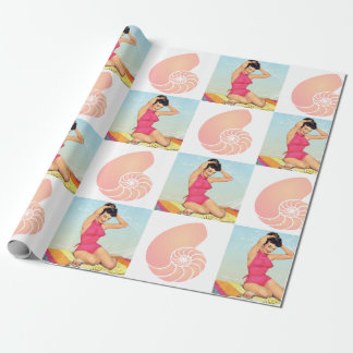 Retro-Pin-Up-Girl und Strandmuster mit Muscheln Geschenkpapier