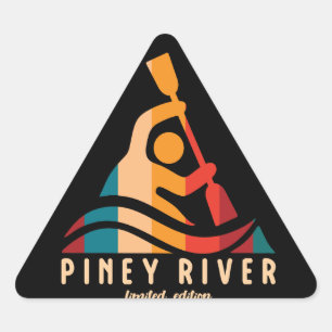 Retro Piney River Kayaking Dreieckiger Aufkleber