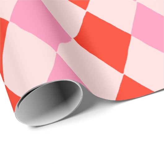 Retro Pink and Red Hand Drawn Diamond Pattern Geschenkpapier (Rolleneckpunkt)