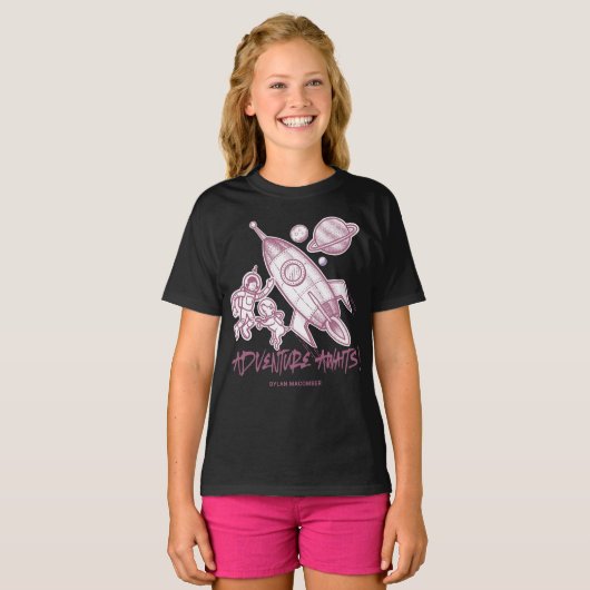 Retro Pink Black Space Tracket Astronaut T-Shirt (Vorne ganz)