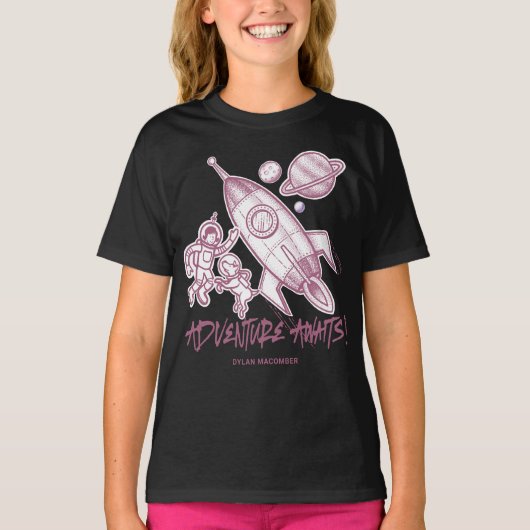 Retro Pink Black Space Tracket Astronaut T-Shirt (Vorderseite)