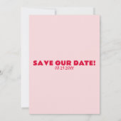 Retro Pink Bright Funky Bold Moderne einzigartige Save The Date (Rückseite)