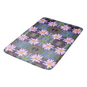Retro Pink Daisy Blume Pattern Badematte (Schrägansicht)