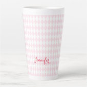 Retro Pink Harlequin Muster Elegantes Mit Monogram Milchtasse (Vorderseite)