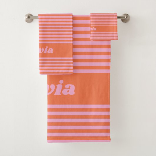Retro Pink Orange Stripe Personalized Name Badhandtuch Set (Insitu)