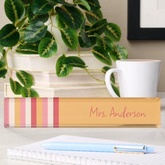 Retro Pink Orange und Gold Strips Script Name Namensplakette