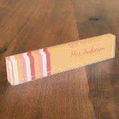 Retro Pink Orange und Gold Strips Script Name Namensplakette (Seite)
