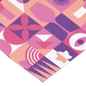 Retro Pink Purple Wine Bauhaus Pattern Großer Tischläufer (Ecke)