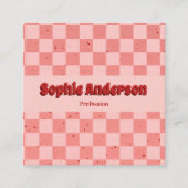 Retro Pink & Red Checkerboard with QR Code Quadratische Visitenkarte (Vorderseite)