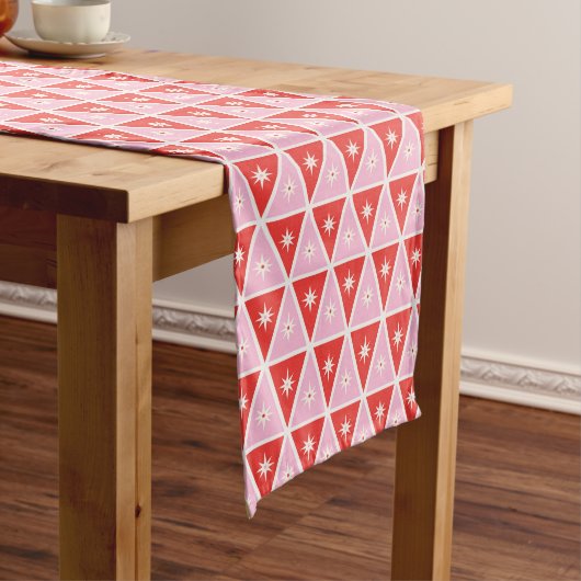 Retro Pink & Red Christmas Geometric Tableclout Großer Tischläufer (Beispiel)
