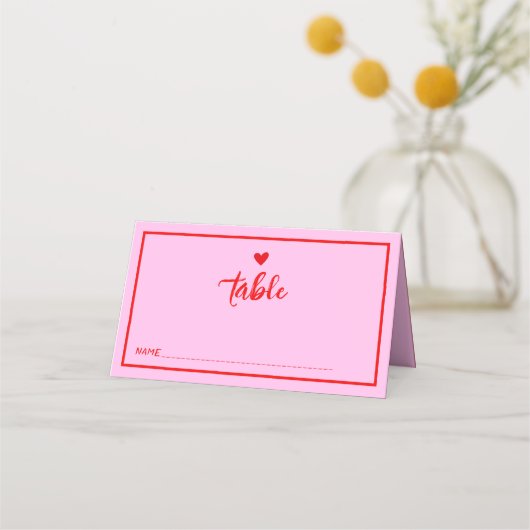 Retro Pink Red Handwriting Wedding Platzkarte (Vorderseite)