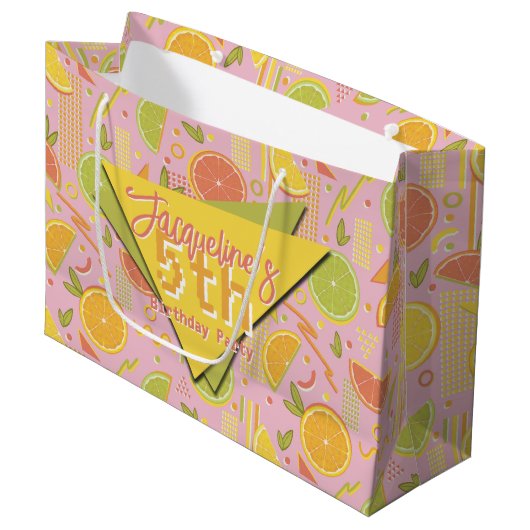 Retro Pink Summer Citrus Fruit Birthday Große Geschenktüte (Vorderseite Schrägansicht)