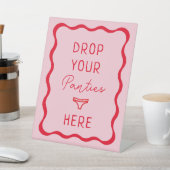 Retro Pink Wavy Drop Ihre Panties Hier Spiel-Zeich Sockelschild (In SItu)