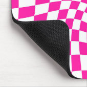 Retro Pink Weiße, verschliffene Karos Gestell Dorm Mousepad (Ecke)