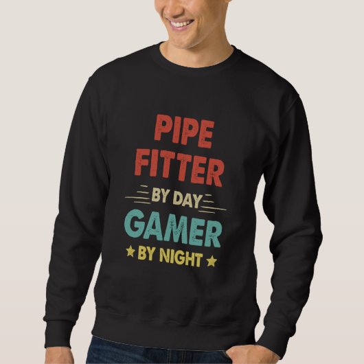 Retro Pipe Fitter By Day Gamer By Night Sweatshirt (Vorderseite)