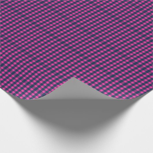 Retro Pixel Buffalo Check in Pink Navy Geschenkpapier (Ecke)