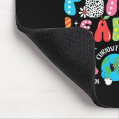 Retro Play Is Learning Kindergarten Lehrer Team Fr Mousepad (Ecke)