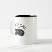 Retro Player One Gaming Controller Zweifarbige Tasse (Vorderseite Links)