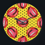 Retro Pop Art: Cartoon Patch Abzeichen Große Wanduhr<br><div class="desc">Nahtloses Muster mit Cartoon Patch Abzeichen mit Lippen.Für T - Shirt oder andere Anwendungen.Retro-Stil 80er-90s.Pop Art.Stock Vintage Cartoon Patch Abzeichen Pucker Up in Nahtloser Whimsy. Spielvolle Cartoon-Patch-Abzeichen bringen Lächeln überall: sonderbar,  nahtlos,  Muster,  Illustration,  Dekoration,  Mode,  Herz,  Cartoon,  Retro,  Grunge,  Taste,  Aufkleber,  Charakter,  niedlich,  Abzeichen,  Doodle,  zeichn,  Comic,  Set,  Spaß</div>