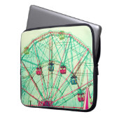 Retro Pop Sommerfest Laptopschutzhülle (Vorderseite Links)