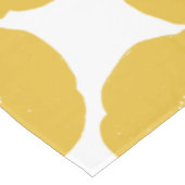 Retro Poppy Blumenmuster in Gelb und Weiß Tischdecke (Schrägansicht)