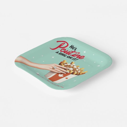 Retro Poutine a Ring on It! Montreal Bachelorette Pappteller (Gewinkelt)