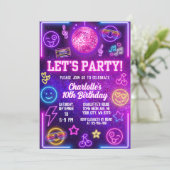 Retro Preppy Y2K Smile Face Pink Neon Glow Party Einladung (Stehend Vorderseite)