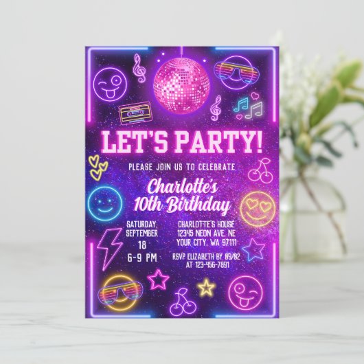 Retro Preppy Y2K Smile Face Pink Neon Glow Party Einladung (Stehend Vorderseite)