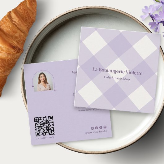 Retro Purple Bakery Gingham QR Code Photo Quadratische Visitenkarte