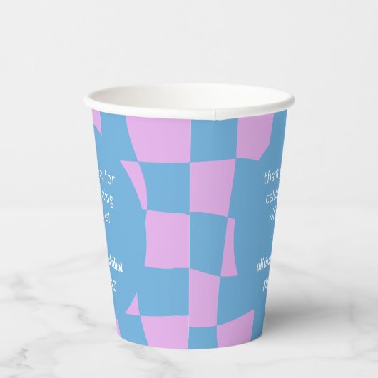 Retro Purple Checkerboard Custom Couples Shower Pappbecher (Rechts)