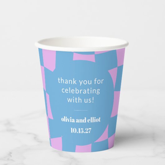 Retro Purple Checkerboard Custom Couples Shower Pappbecher (Vorderseite)