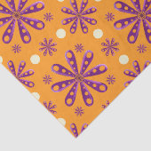 Retro Purple Flowers on Orange Background Seidenpapier (Ausschnitt)