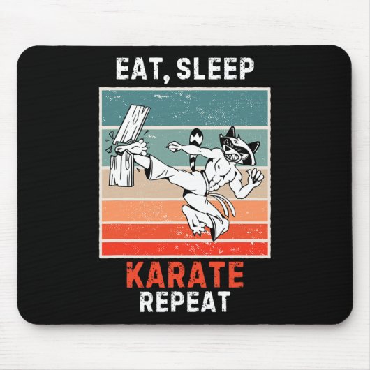 Retro Raccoon Eat Mousepad (Vorne)
