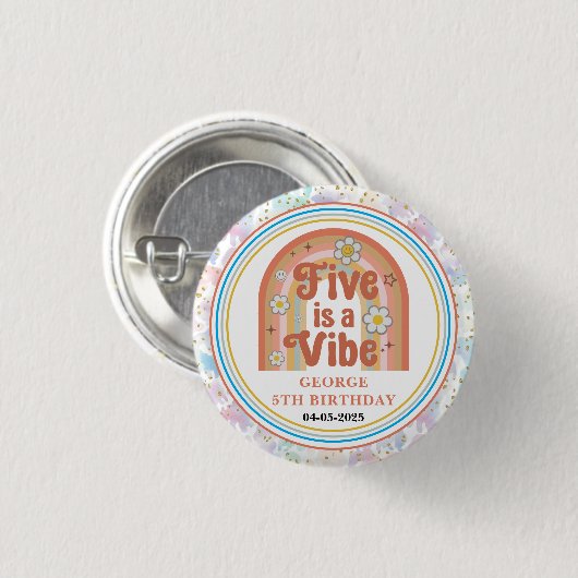 Retro Rainbow FIVE is a Vibe Groovy 5th Birthday Button (Vorne & Hinten)