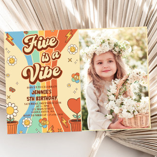 Retro Rainbow Five ist ein Vibe Groovy 5. Geburtst Einladung