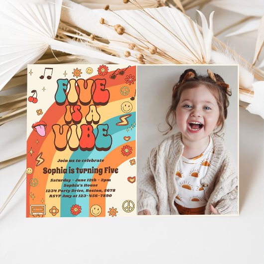 Retro Rainbow Five ist ein Vibe Groovy 5. Geburtst Einladung