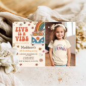 Retro Rainbow Five ist ein Vibe Groovy 5. Geburtst Einladung