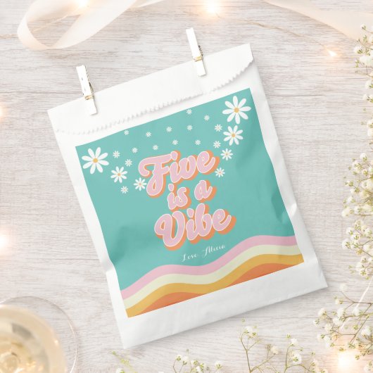 Retro Rainbow FIVE ist ein Vibe Groovy 5. Geburtst Geschenktütchen (Ausgeschnitten)