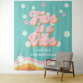 Retro Rainbow FIVE ist ein Vibe Groovy 5. Geburtst Wandteppich (Beispiel)