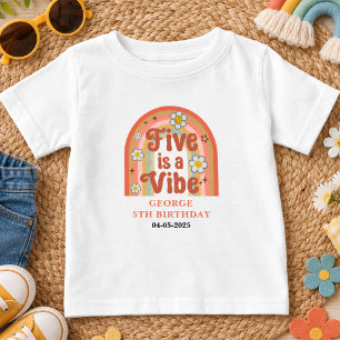 Retro Rainbow FIVE ist eine Stimmung Groovy 5. Geb Baby T-shirt