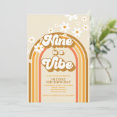 Retro Rainbow Nine ist ein Vibe Groovy 9. Geburtst Einladung (Stehend Vorderseite)