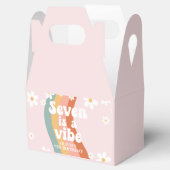 Retro Rainbow Seven ist ein Vibe Daisy 7. Geburtst Geschenkschachtel (Geöffnet)