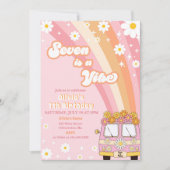 Retro Rainbow Seven ist ein Vibe Groovy 7. Geburts Einladung (Vorderseite)